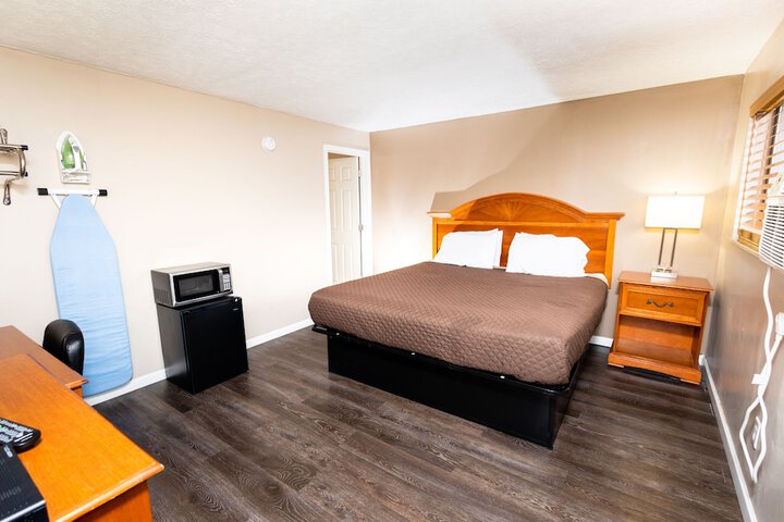 Room 7 of 8