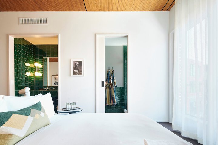 Room 71 of 104