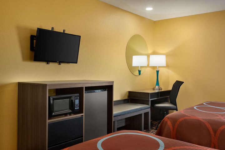Room 19 of 34