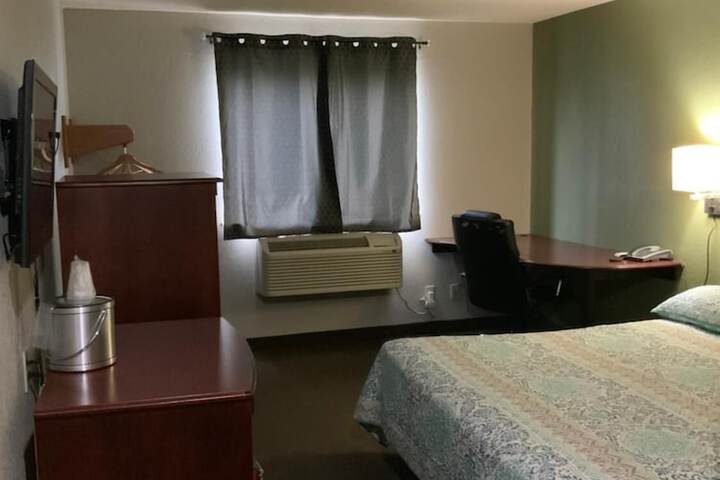 Room 5 of 10