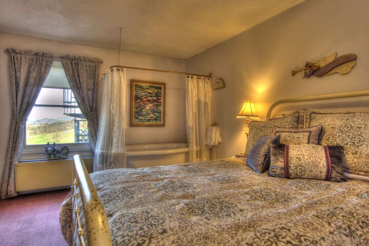 Room 42 of 106