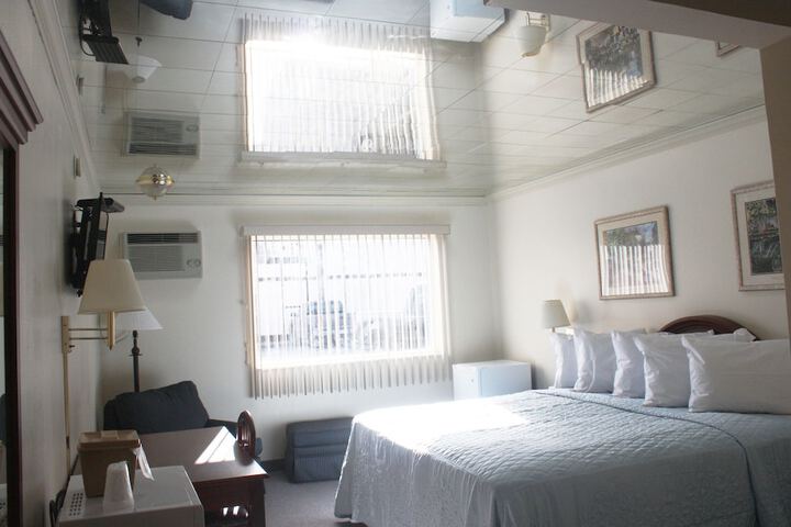 Room 12 of 28