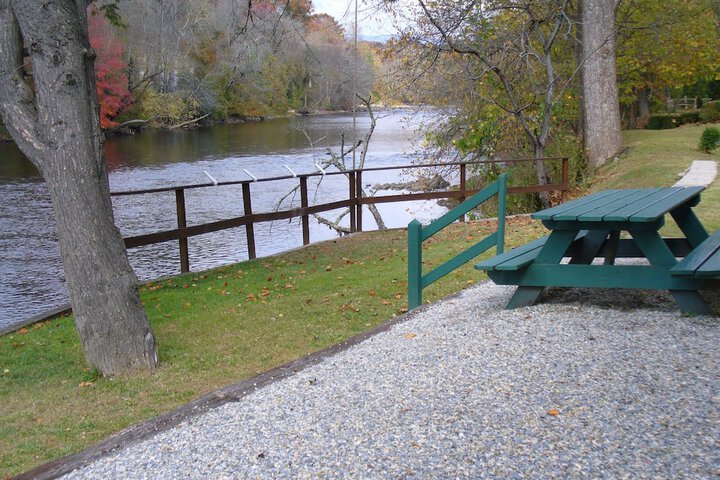 Riverbend Lodging