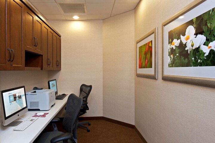 Business Center 75 of 76