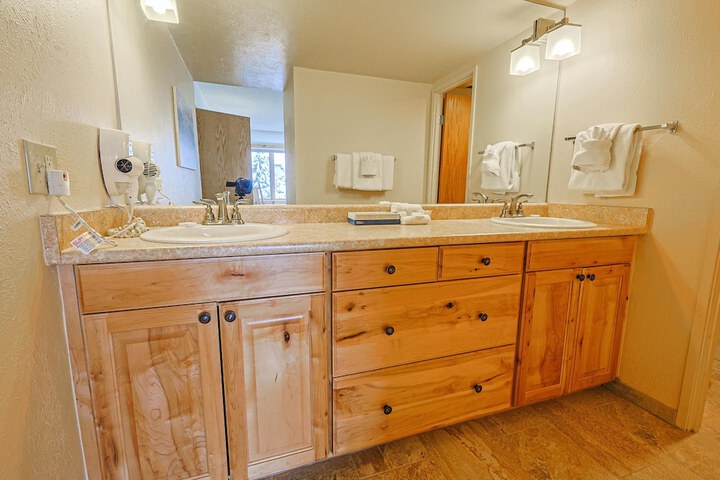 Summit House 2 bed 2 bath B