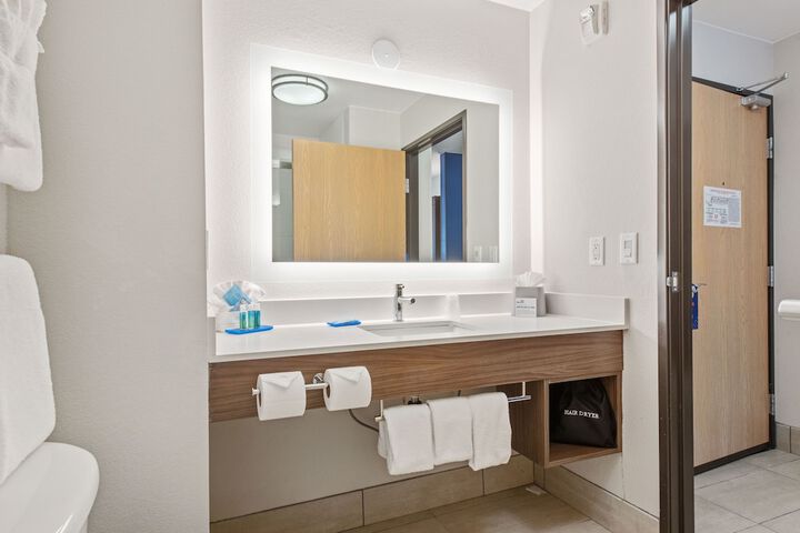 Holiday Inn Express Hotel and Suites West Valley by IHG