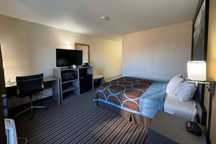 Room 28 of 35