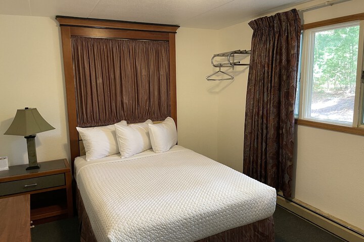 Room 21 of 34