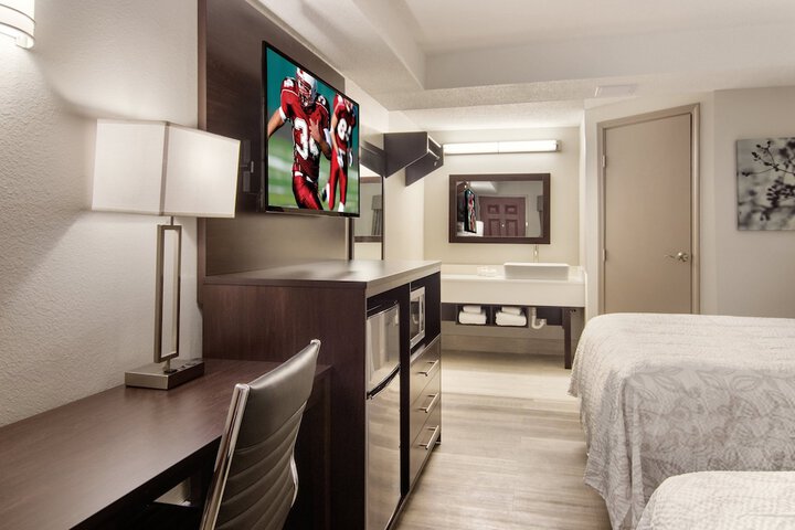 Room 13 of 35