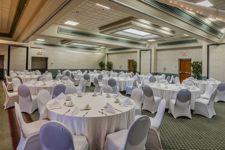 Ballroom/Hall 68 of 80