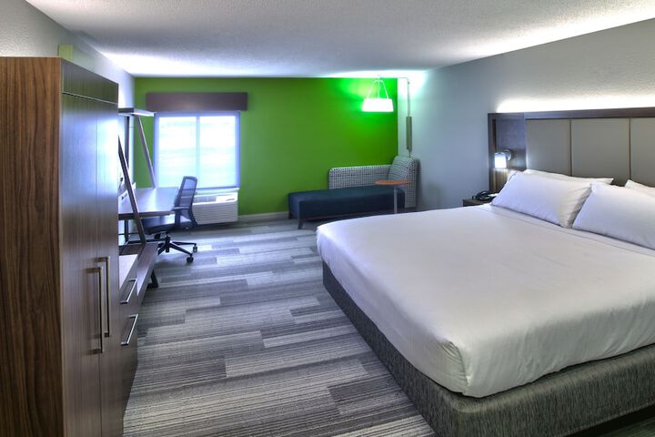 Holiday Inn Express & Suites Evansville North by IHG
