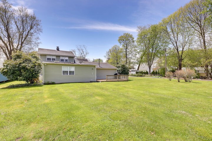 Charming Old Saybrook Home: Half-mi to Sand & Sea!