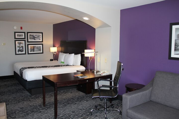 La Quinta Inn & Suites by Wyndham Huntsville Airport Madison