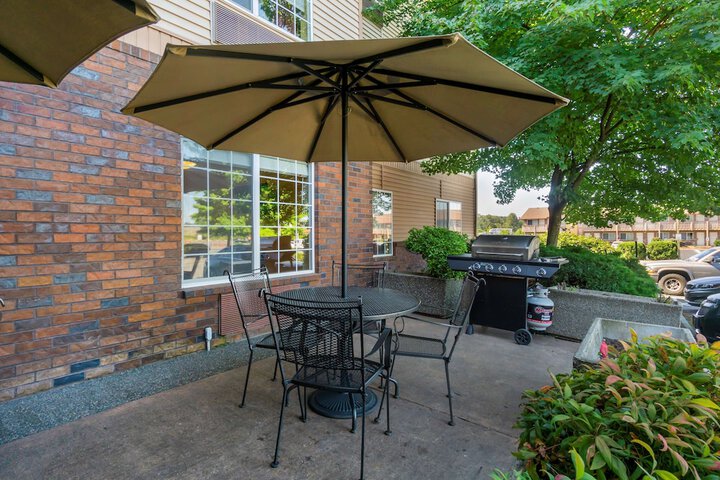 Best Western Plus Park Place Inn & Suites
