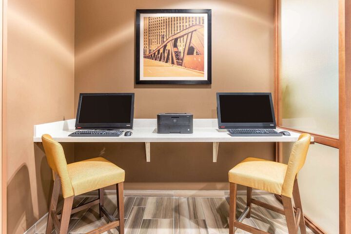Business Center 66 of 68