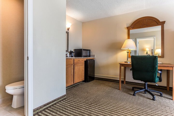Room 10 of 38