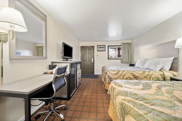 Room 13 of 38