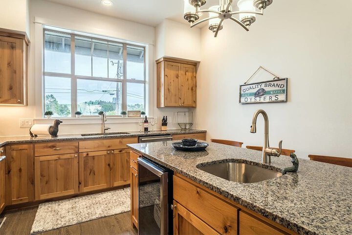 Seagate: Starboard coos Bay~premiere Property