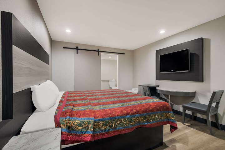 Room 18 of 26