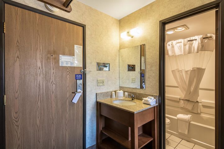 Room 34 of 40