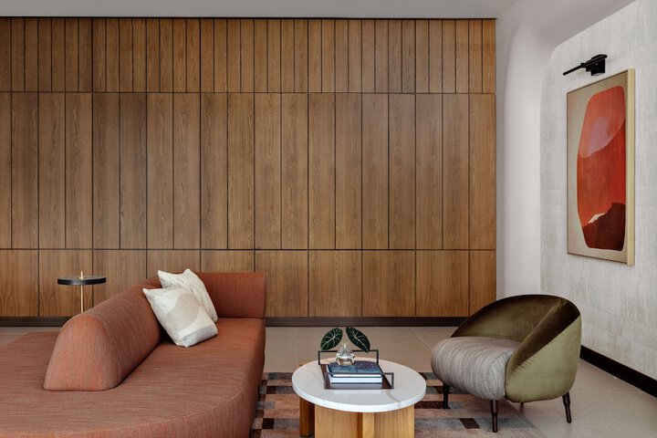Lounge 76 of 80