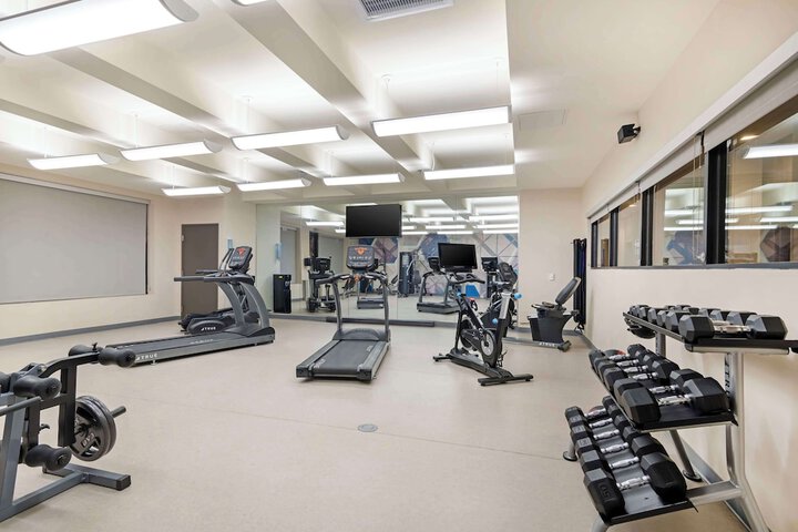 Best Western Plus Executive Residency Rigbys Water World Hotel
