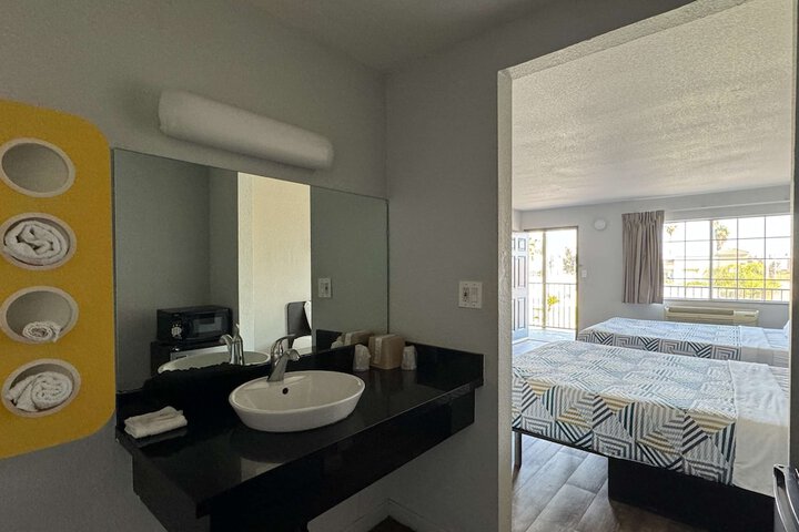Room 14 of 38