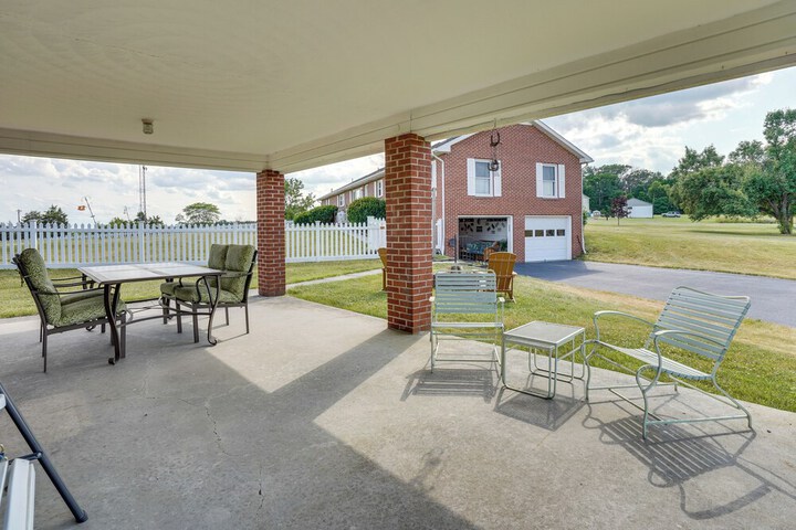 The MD / PA Line Retreat: Scenic Country Getaway!