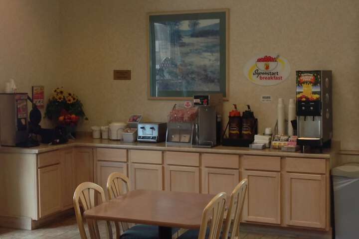 Breakfast/Coffee Service 27 of 33