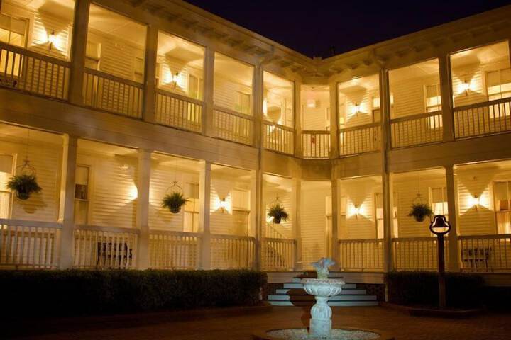 Hotel Exterior 49 of 50