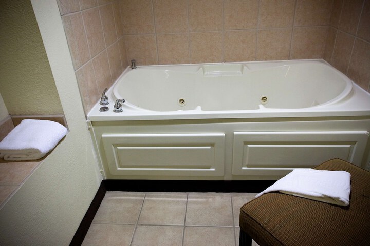 Room 32 of 51