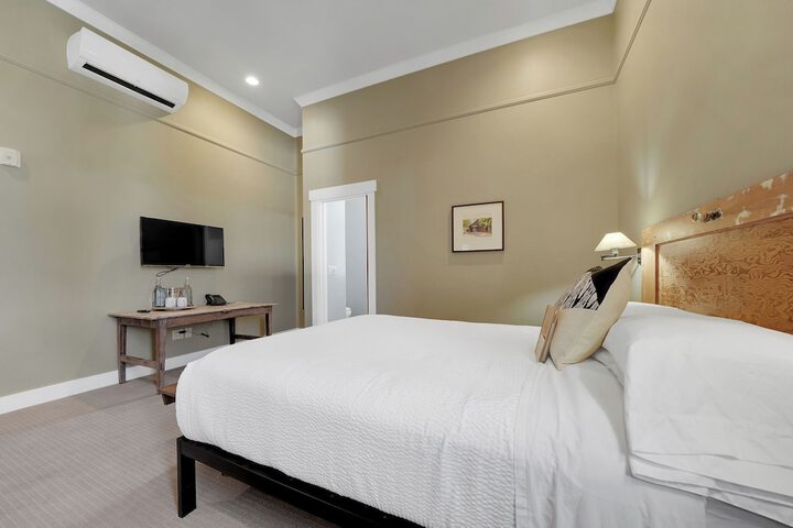 Room 14 of 32