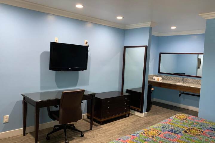Room 12 of 22
