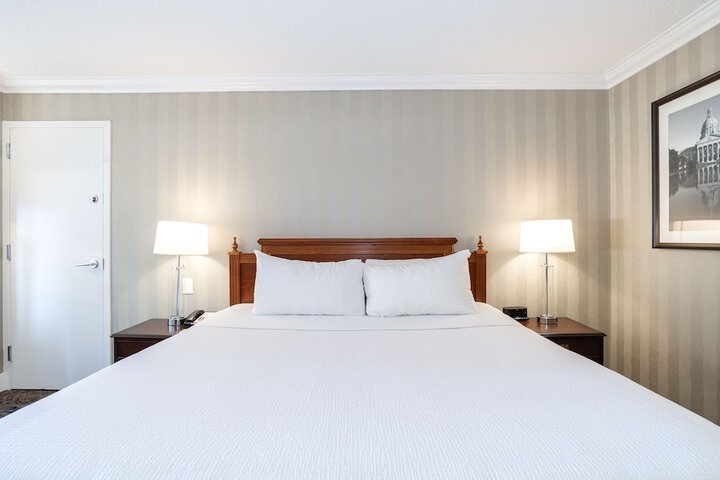 Sandman Signature Edmonton Downtown Hotel