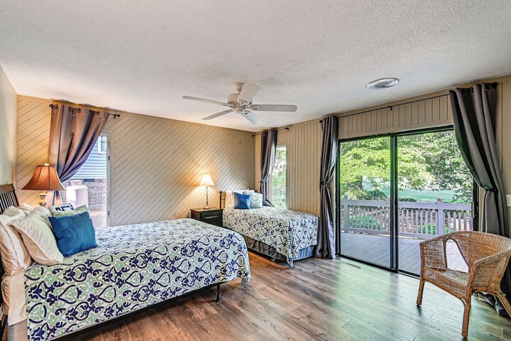 Charming Pinehurst Getaway w / Golf Course View!