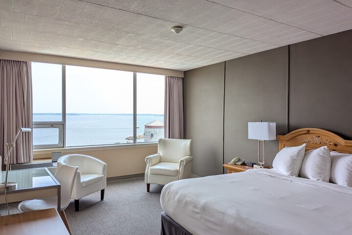 Confederation Place - Hotel