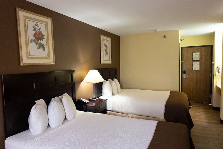 Baymont by Wyndham Battle Creek Downtown