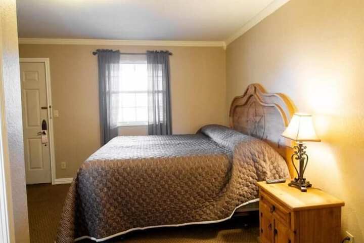 Room 8 of 14