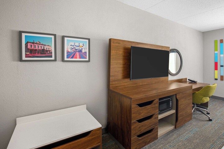 Room 9 of 30