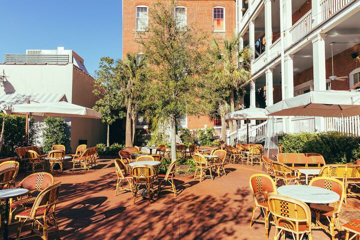 Hotel Exterior 50 of 51