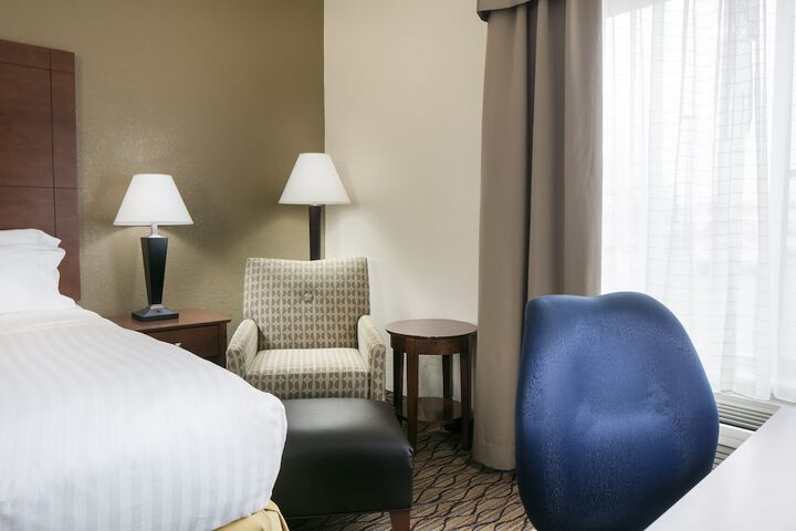 Holiday Inn Express Hotel & Suites Clinton by IHG