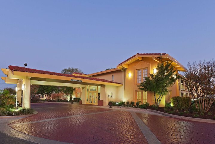 Hotel 4 of 59