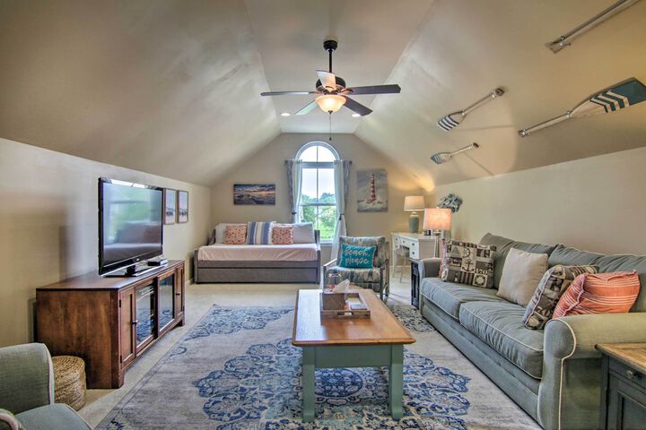 5 Mi to Bethany Beach: Chic Home w / Grill!