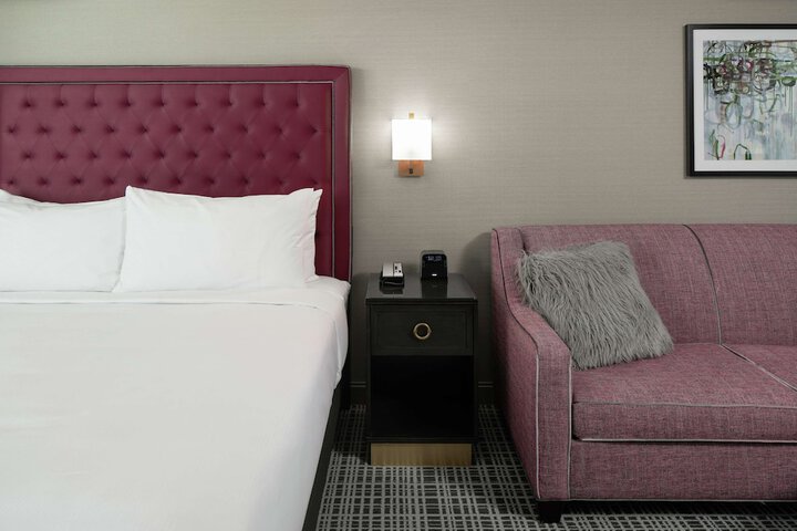 Room 10 of 32