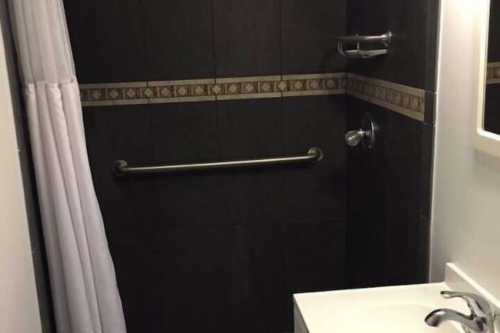 Room 2 of 10