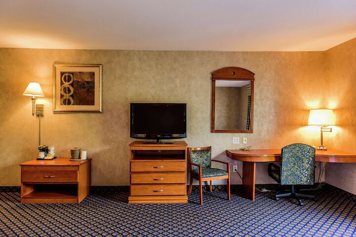 Room 11 of 28