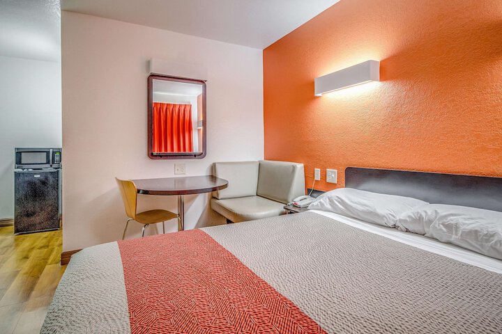 Motel 6 Conroe TX