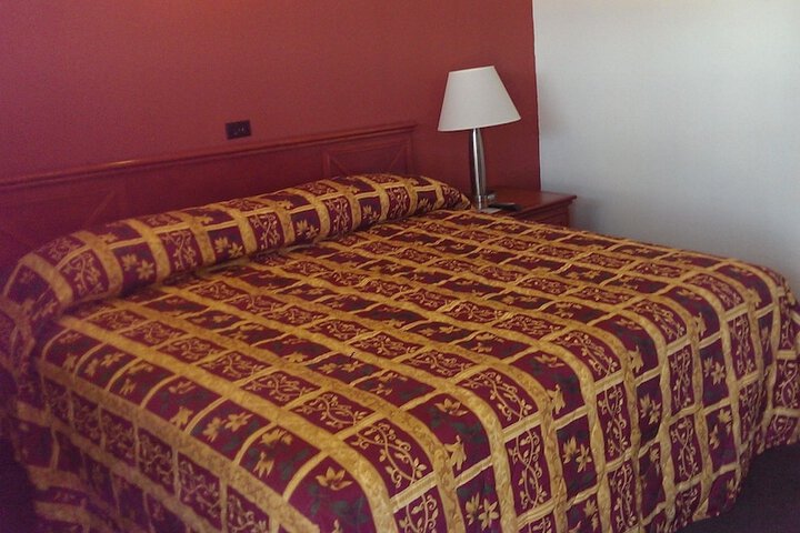 Room 9 of 18
