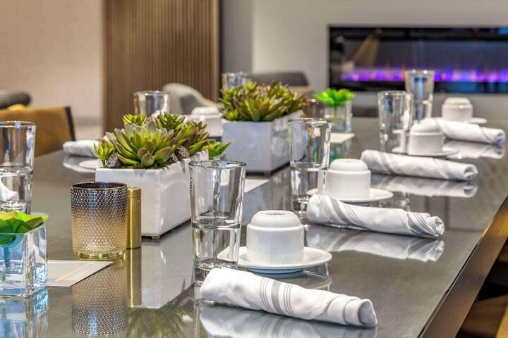 Dining 54 of 60