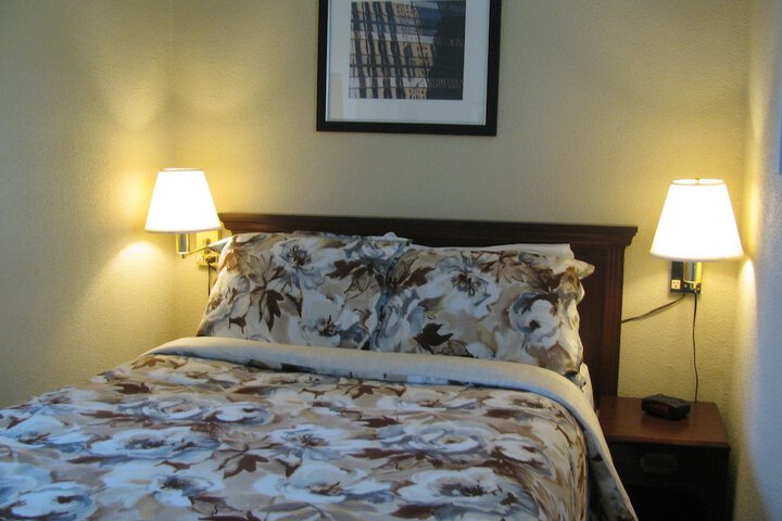 Room 11 of 37
